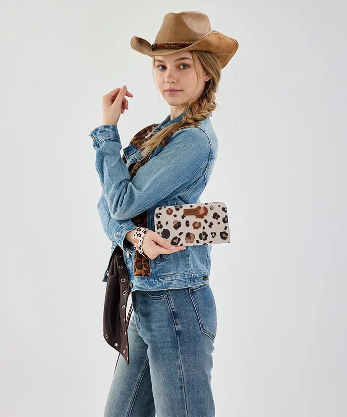 Wrangler Leopard Print Wallet in BR