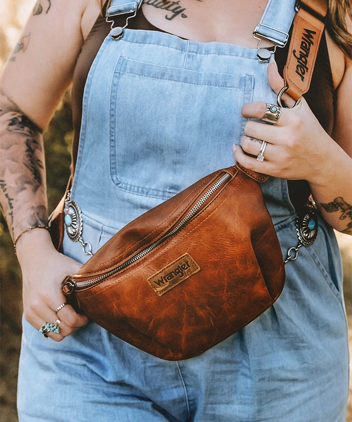 Wrangler Full Grain Leather Fanny Pack-Country Glam Outfits