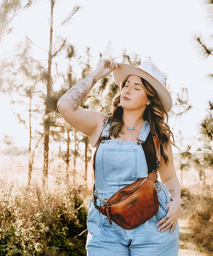 Wrangler Full Grain Leather Fanny Pack-Country Glam Outfits