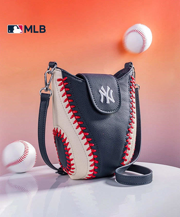 MLB New York Yankees Leather Crossbody Bag