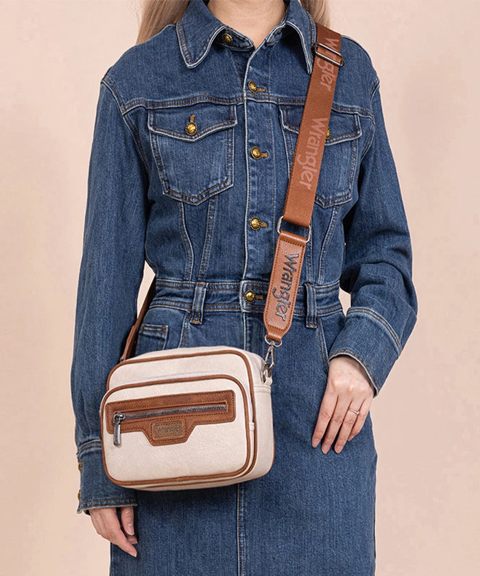 wrangler crossbody bag in BG-BR