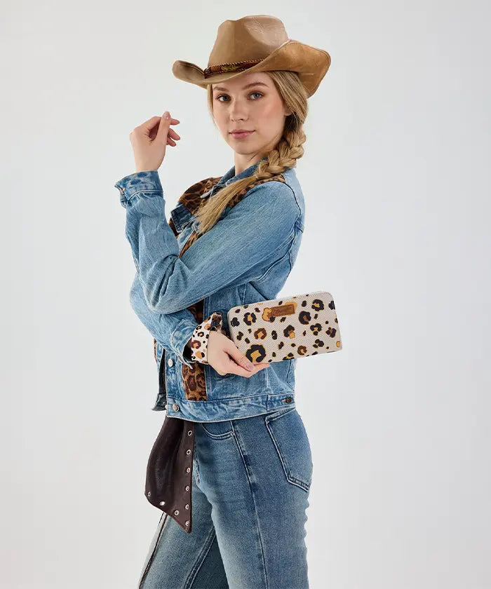 Wrangler Leopard Print Wallet in BG