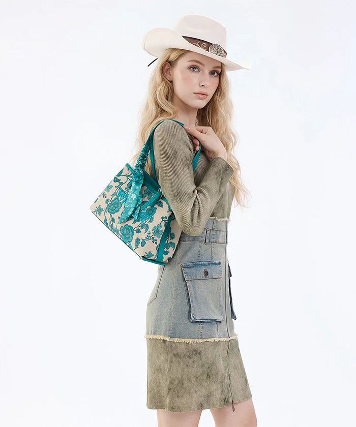 Wrangler Vintage Floral Print Canvas Shoulder Bag in TQ