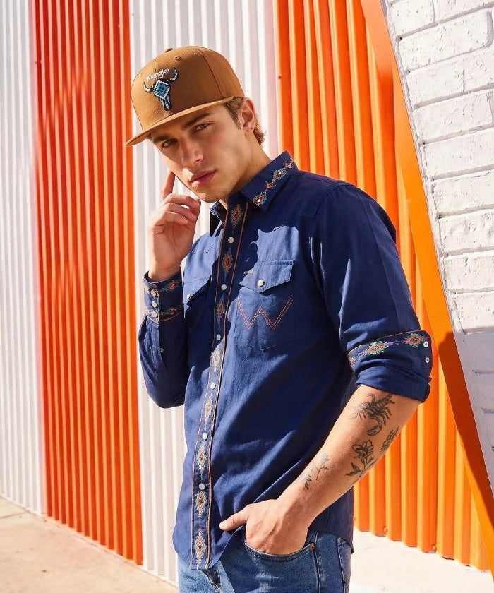 Wrangler Aztec Bull Skull Embroidery Snapback Hat in Brown
Wrangler 3D Script Logo Snapback Hat in Black