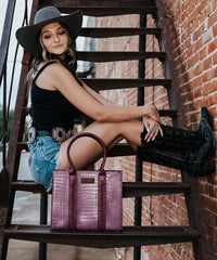 Wrangler Whipstitch Tote Bag-Country Glam Outfits